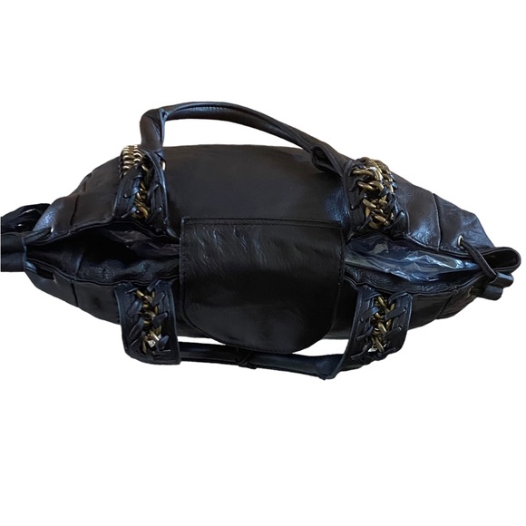 NAN black shoulder bag. Very roomy to hold a lot all hardware in good shape - Picture 14 of 16